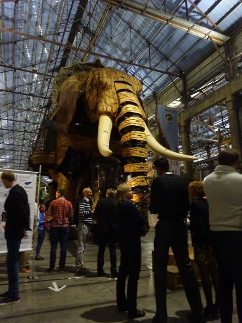 機械じかけの象